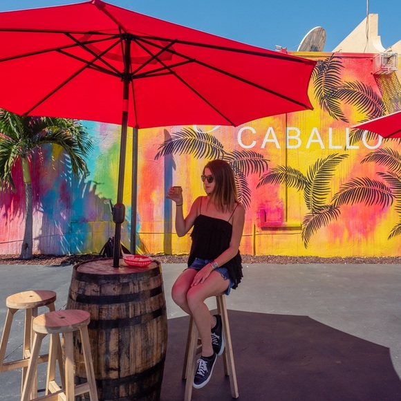 Black tank with ruffle details - Picture 5 of 5